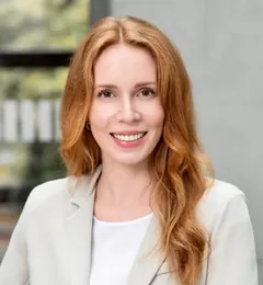 Romina Schott, Beraterin